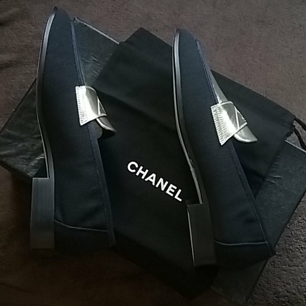 CHANEL Loafers - Picture 7 of 12